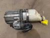 Power steering pump from a Opel Astra H (L48), 2004 / 2014 1.6 16V Twinport, Hatchback, 4-dr, Petrol, 1.598cc, 77kW (105pk), FWD, Z16XEP; EURO4, 2004-03 / 2006-12 2004