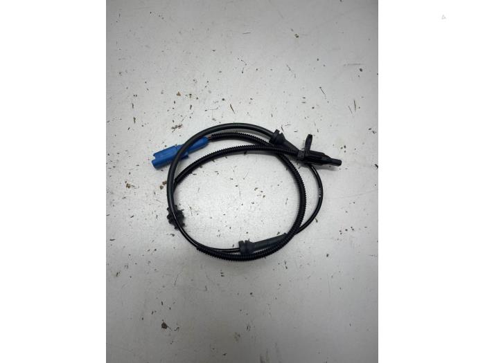 Begagnade ABS-sensor Peugeot 208 I (CA/CC/CK/CL) 1.2 Vti 12V PureTech 82 Pris € 15,00 Marginaltabell erbjuds av F. van den Mosselaar autodemontage