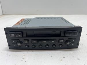 Used Radio CD player Peugeot Partner 1.6 HDI 90 16V Price € 25,00 Margin scheme offered by F. van den Mosselaar autodemontage