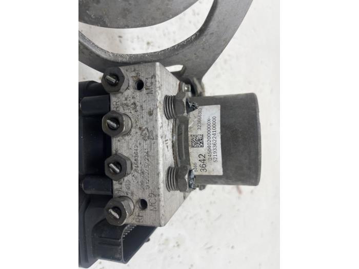 Pompe ABS d'un Vauxhall Insignia Grand Sport 1.5 Turbo 16V 165 2020