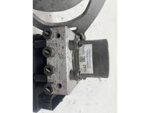 Pompe ABS d'un Vauxhall Insignia Grand Sport 1.5 Turbo 16V 165 2020