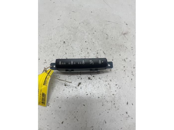 Begagnade Innerdisplay Nissan Qashqai (J10) 2.0 16V Pris € 10,00 Marginaltabell erbjuds av F. van den Mosselaar autodemontage