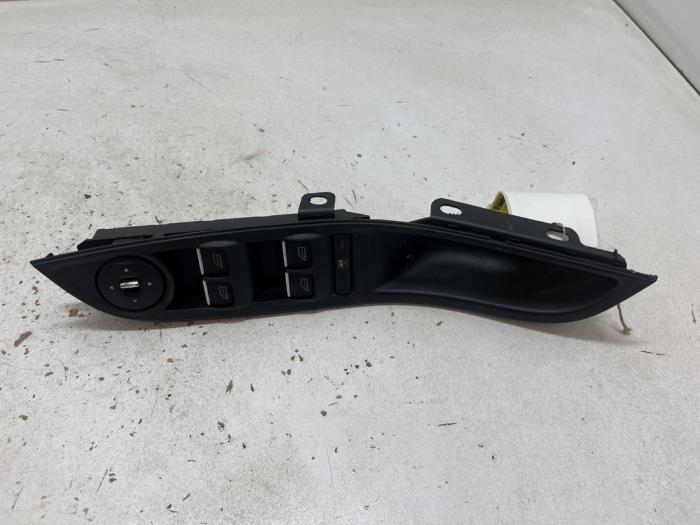 Usados Interruptor de ventanilla eléctrica Ford Focus 3 1.0 Ti-VCT EcoBoost 12V 100 Precio € 15,00 Norma de margen ofrecido por F. van den Mosselaar autodemontage