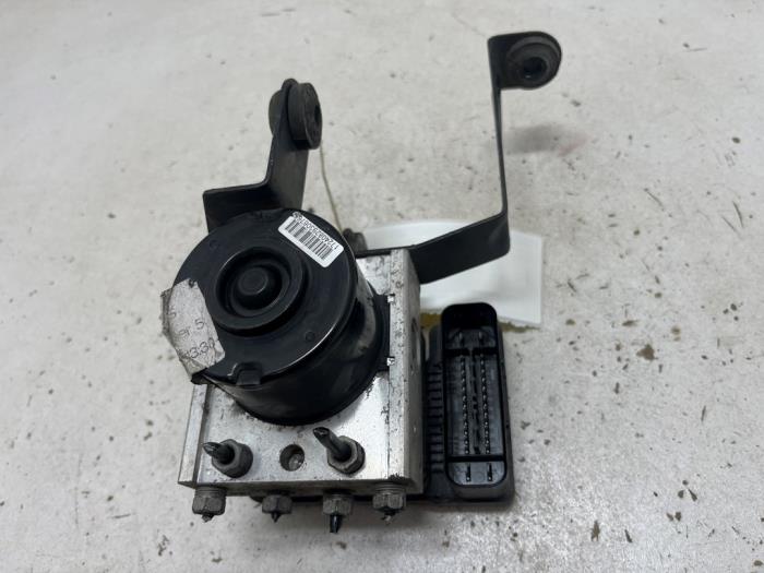 Begagnade ABS-pump Ford Focus 2 1.6 Ti-VCT 16V Pris € 15,00 Marginaltabell erbjuds av F. van den Mosselaar autodemontage