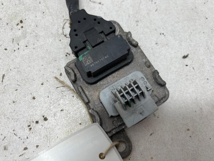 Nox Sensor van een Peugeot 308 SW (L4/L9/LC/LJ/LR) 1.6 BlueHDi 120 2015