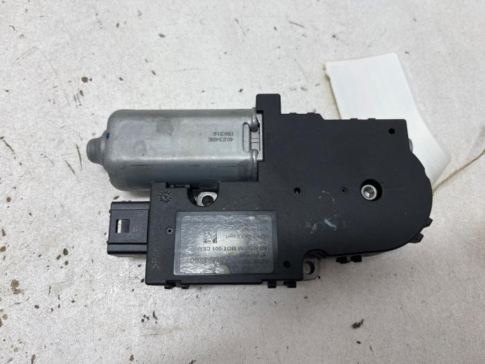 Używane Silnik szyberdachu Peugeot 308 SW (L4/L9/LC/LJ/LR) 1.6 BlueHDi 120 Cena € 20,00 Procedura marży oferowane przez F. van den Mosselaar autodemontage