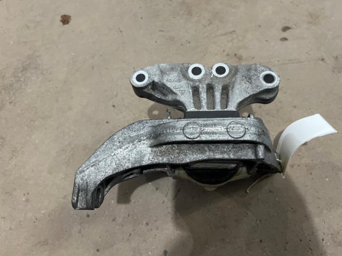 Used Engine mount Peugeot 308 SW (L4/L9/LC/LJ/LR) 1.6 BlueHDi 120 Price € 15,00 Margin scheme offered by F. van den Mosselaar autodemontage