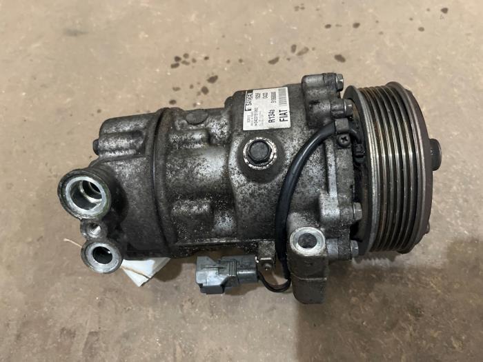Usagé Pompe clim Opel Combo 1.6 CDTI 16V Prix € 75,00 Règlement à la marge proposé par F. van den Mosselaar autodemontage