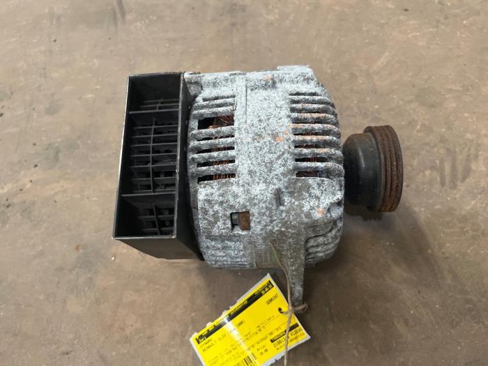 Begagnade Dynamo Renault Clio II (BB/CB) 1.6 Autom. Pris € 25,00 Marginaltabell erbjuds av F. van den Mosselaar autodemontage