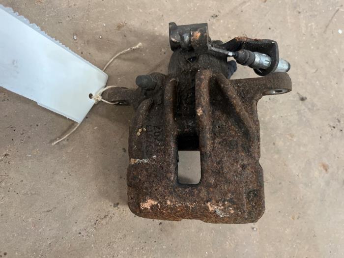 Gebrauchte Bremszange links hinten Opel Vivaro 2.0 CDTI 16V Preis € 35,00 Margenregelung angeboten von F. van den Mosselaar autodemontage