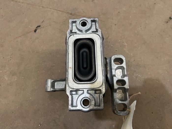 Engine mount from a Volkswagen Sharan (7N) 2.0 TDI 16V 2012