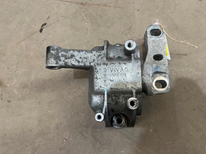 Used Engine mount Volkswagen Sharan (7N) 2.0 TDI 16V Price € 15,00 Margin scheme offered by F. van den Mosselaar autodemontage