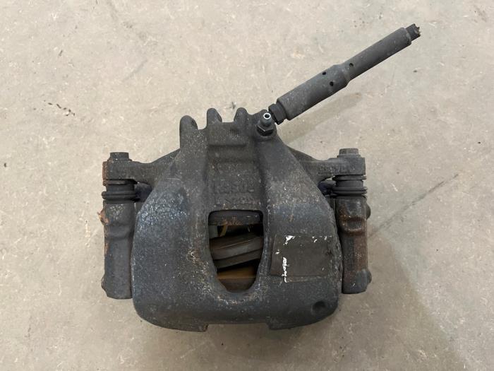Gebrauchte Bremszange links vorne Peugeot 308 (4A/C) 1.4 VTI 16V Preis € 25,00 Margenregelung angeboten von F. van den Mosselaar autodemontage