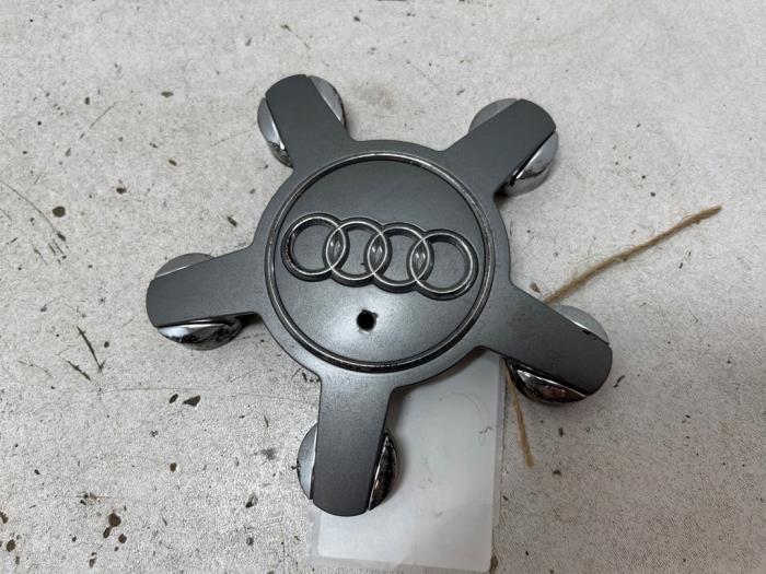 Gebrauchte Radkappe Audi A4 Avant (B8) 1.8 TFSI 16V Preis € 10,00 Margenregelung angeboten von F. van den Mosselaar autodemontage