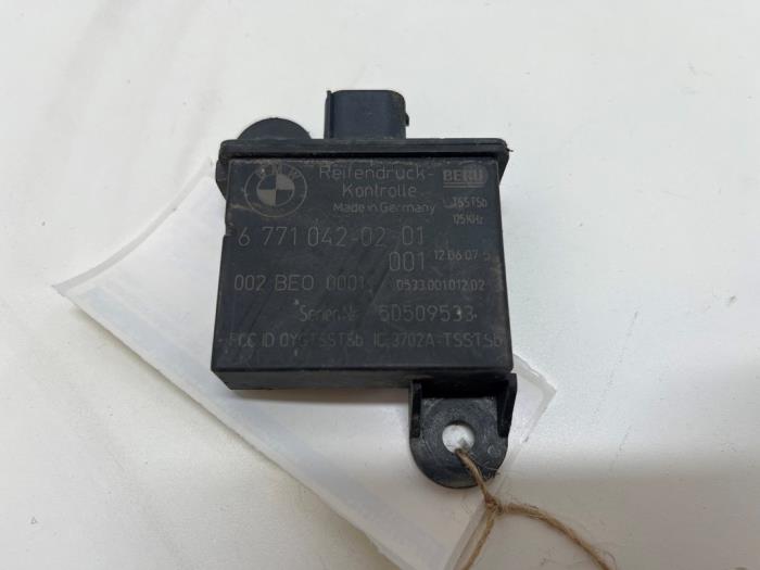 Begagnade Däcktrycksmodul BMW 3 serie (E90) 328i 24V Pris € 15,00 Marginaltabell erbjuds av F. van den Mosselaar autodemontage