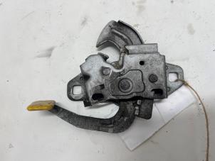 Begagnade Låsmekanism, motorhuv BMW Mini One/Cooper (R50) 1.6 16V Cooper Pris € 10,00 Marginaltabell erbjuds av F. van den Mosselaar autodemontage