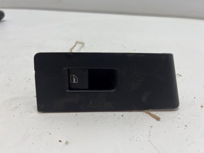 Usados Interruptor de ventanilla eléctrica Volkswagen Passat Variant (365) 1.6 TDI 16V Bluemotion Precio € 10,00 Norma de margen ofrecido por F. van den Mosselaar autodemontage