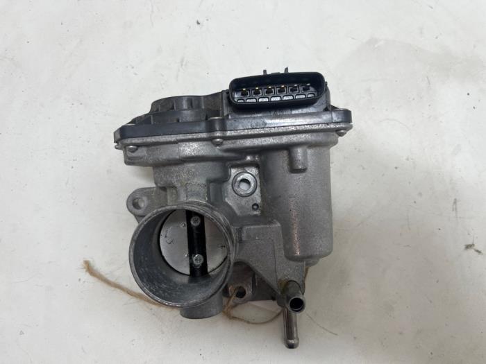 Gebrauchte Drosselklappengehäuse Peugeot 108 1.0 12V Preis € 25,00 Margenregelung angeboten von F. van den Mosselaar autodemontage
