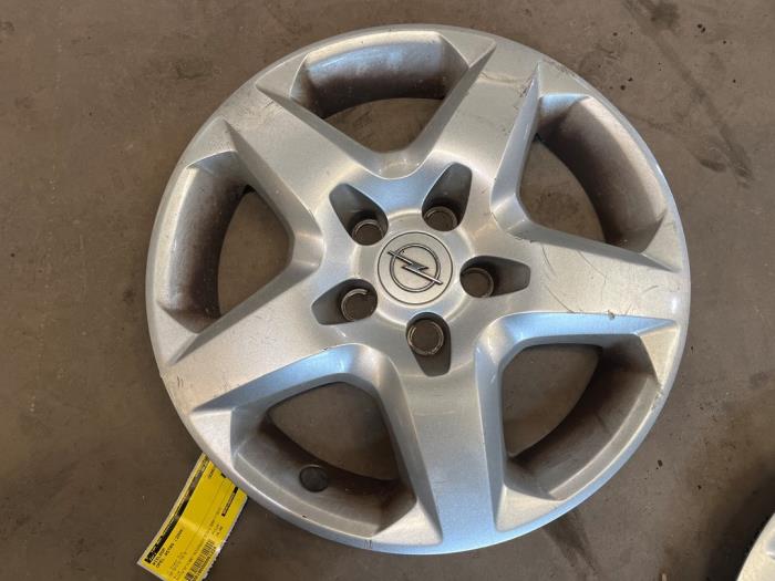 Używane Kolpak Opel Astra H (L48) 1.6 16V Cena € 10,00 Procedura marży oferowane przez F. van den Mosselaar autodemontage