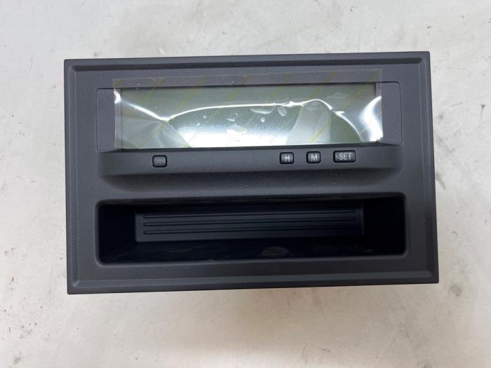 Begagnade Innerdisplay Mitsubishi Grandis (NA) 2.0 DI-D 16V Pris € 25,00 Marginaltabell erbjuds av F. van den Mosselaar autodemontage
