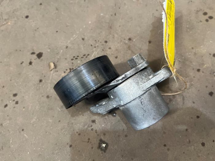 Usados Rodillo tensor correa múltiple Volkswagen Beetle (16AE) 1.2 TSI 16V Precio € 10,00 Norma de margen ofrecido por F. van den Mosselaar autodemontage