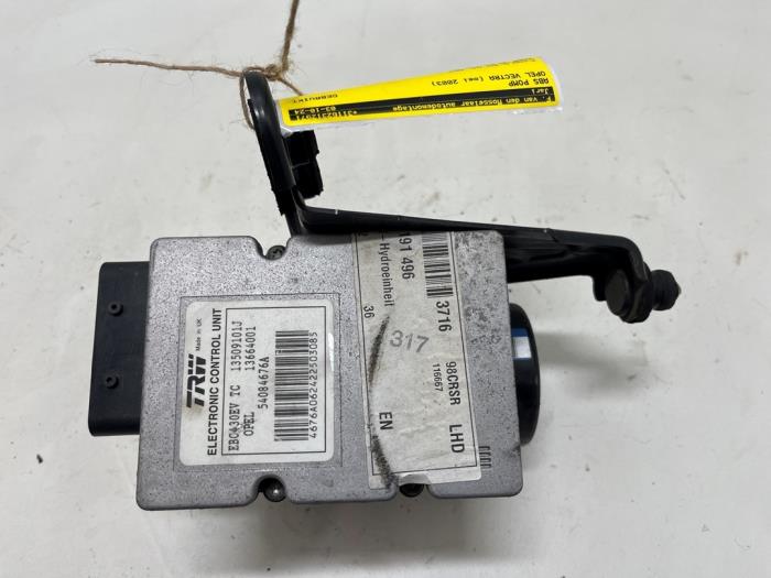 Begagnade ABS-pump Opel Vectra C 2.2 16V Pris € 15,00 Marginaltabell erbjuds av F. van den Mosselaar autodemontage