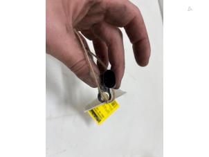 Engine temperature sensor from a Audi A3 Limousine (8YS) 2.0 30 TDI 16V 2021