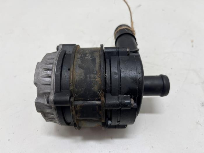 Begagnade Vattenpump Audi A3 Limousine (8YS) 2.0 30 TDI 16V Pris € 25,00 Marginaltabell erbjuds av F. van den Mosselaar autodemontage