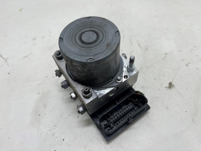 Begagnade ABS-pump Peugeot 308 (4A/C) 1.4 VTI 16V Pris € 20,00 Marginaltabell erbjuds av F. van den Mosselaar autodemontage