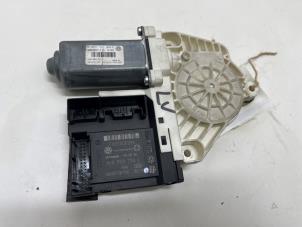 Gebrauchte Fenstermotor Tür Volkswagen Passat Variant (3C5) 1.9 TDI Preis € 25,00 Margenregelung angeboten von F. van den Mosselaar autodemontage