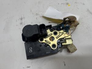 Używane Mechanizm blokady drzwi prawych wersja 2-drzwiowa Chevrolet Kalos (SF48) 1.2 Cena € 20,00 Procedura marży oferowane przez F. van den Mosselaar autodemontage