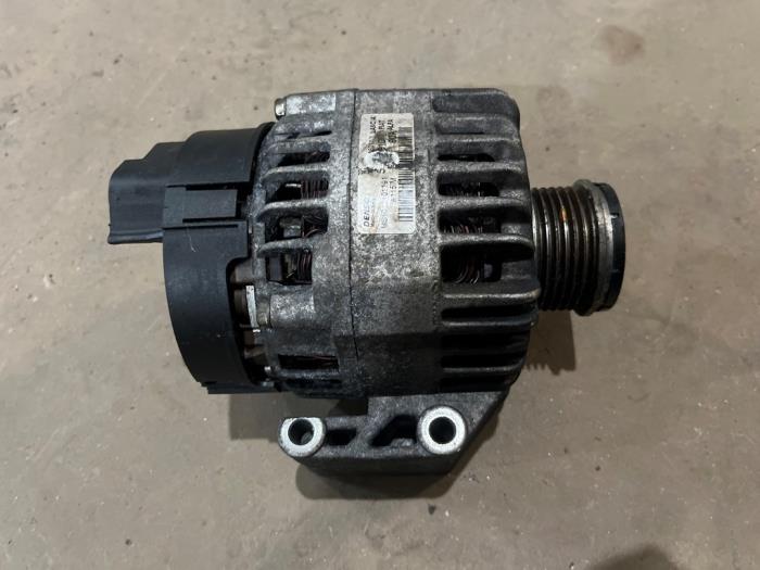 Begagnade Dynamo Fiat Doblo Cargo (263) 1.3 MJ 16V Euro 4 Pris € 50,00 Marginaltabell erbjuds av F. van den Mosselaar autodemontage