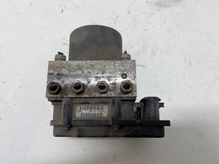 Gebrauchte ABS Pumpe Renault Megane II (LM) 1.6 16V Preis € 15,00 Margenregelung angeboten von F. van den Mosselaar autodemontage