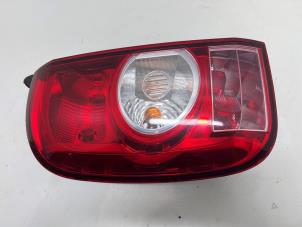 Usagé Feu arrière gauche Dacia Duster (HS) 1.6 16V Prix € 35,00 Règlement à la marge proposé par F. van den Mosselaar autodemontage