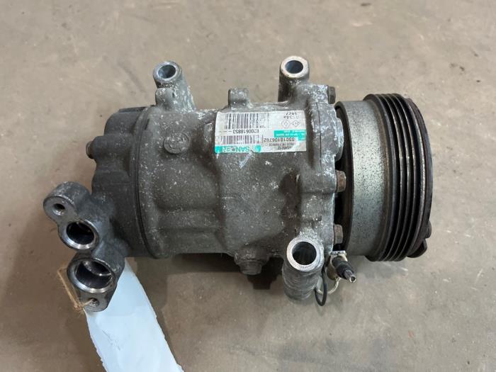 Usagé Pompe clim Renault Clio II (BB/CB) 1.2 Prix € 50,00 Règlement à la marge proposé par F. van den Mosselaar autodemontage