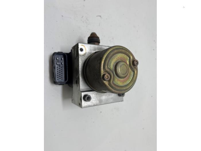 Begagnade ABS-pump Suzuki Alto (RF410) 1.1 16V Pris € 45,00 Marginaltabell erbjuds av F. van den Mosselaar autodemontage