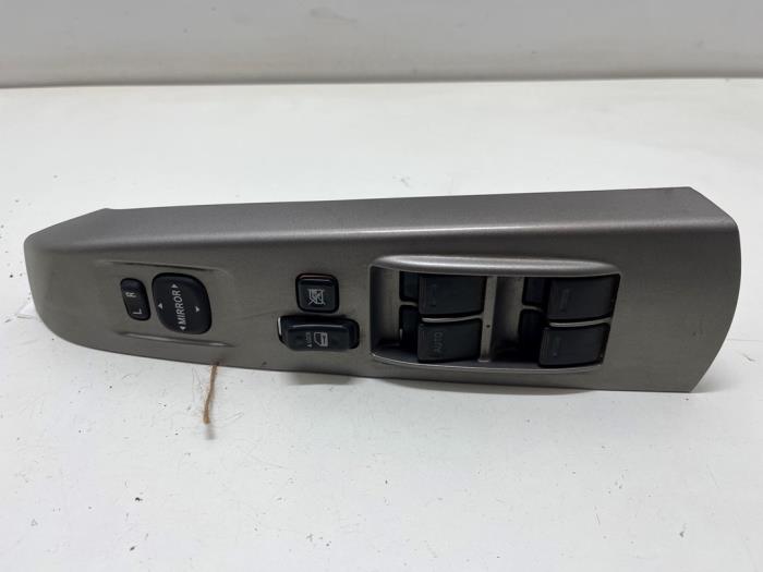 Usados Interruptor combinado de ventanillas Toyota Prius (NHW20) 1.5 16V Precio € 15,00 Norma de margen ofrecido por F. van den Mosselaar autodemontage