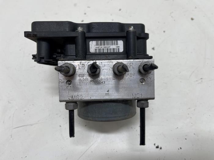 Usagé Pompe ABS Fiat Bravo (198A) 1.9 JTD Multijet Prix € 30,00 Règlement à la marge proposé par F. van den Mosselaar autodemontage