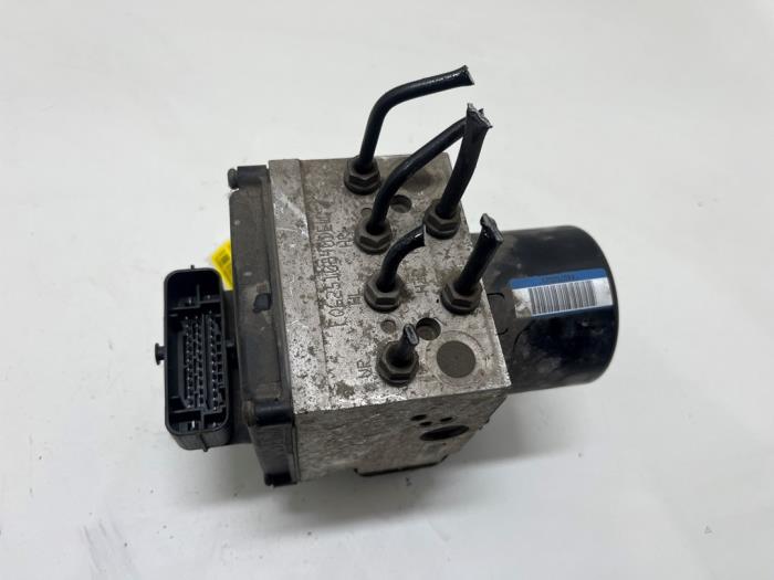 Begagnade ABS-pump Volkswagen Passat Variant (3C5) 1.6 Pris € 25,00 Marginaltabell erbjuds av F. van den Mosselaar autodemontage