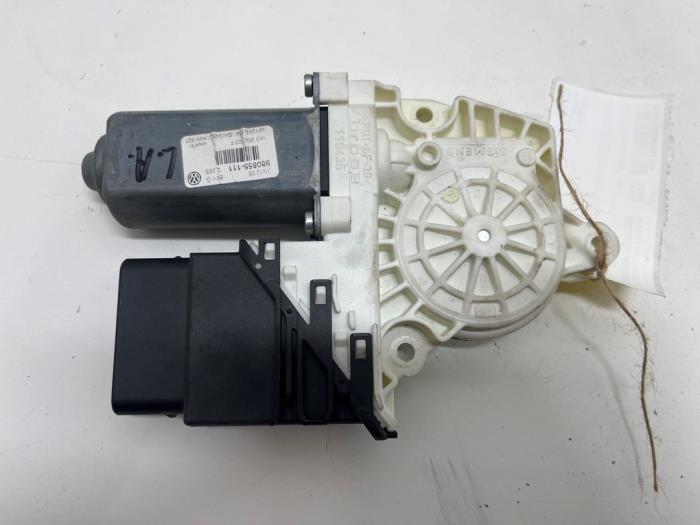 Usados Motor de ventanilla de puerta Volkswagen Passat (3C2) 2.0 TDI 140 Precio € 15,00 Norma de margen ofrecido por F. van den Mosselaar autodemontage