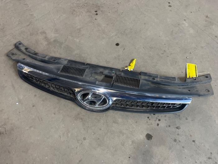 Używane Grill Hyundai i30 (FD) 1.6 CVVT 16V Cena € 35,00 Procedura marży oferowane przez F. van den Mosselaar autodemontage