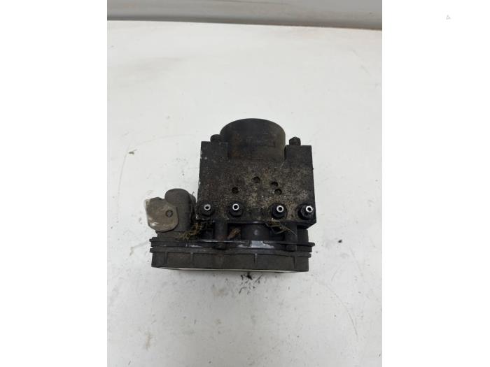 ABS Pumpe van een Mazda 6 (GG12/82) 2.0 CiDT HP 16V 2002
