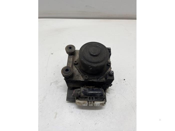 ABS Pumpe van een Mazda 6 (GG12/82) 2.0 CiDT HP 16V 2002