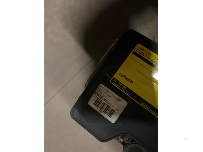 ABS Pumpe van een Mazda 6 (GG12/82) 2.0 CiDT HP 16V 2002