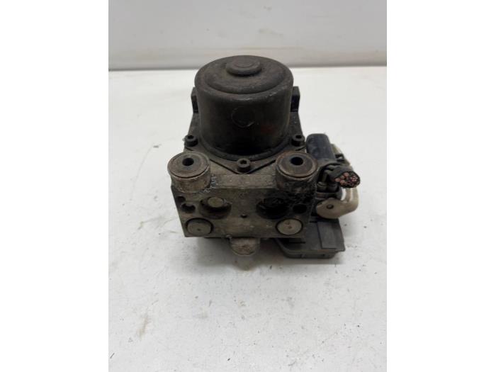 ABS Pumpe van een Mazda 6 (GG12/82) 2.0 CiDT HP 16V 2002