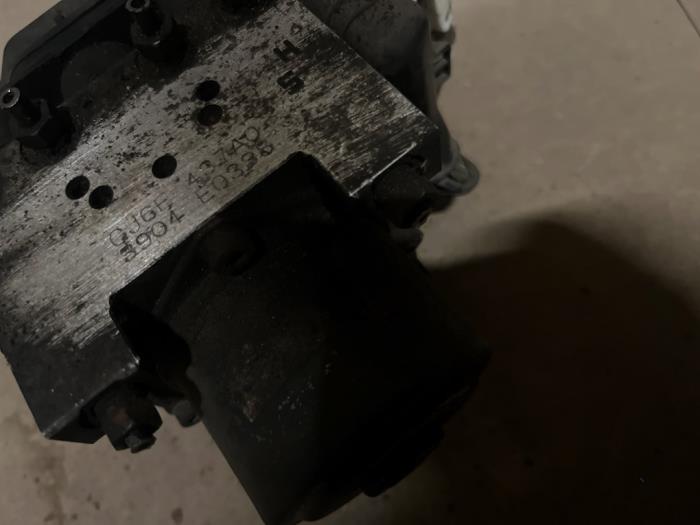 ABS Pumpe van een Mazda 6 (GG12/82) 2.0 CiDT HP 16V 2002