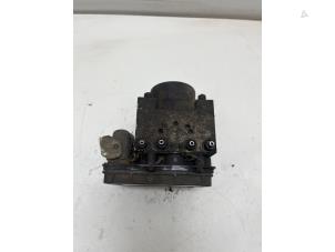 ABS Pumpe van een Mazda 6 (GG12/82) 2.0 CiDT HP 16V 2002