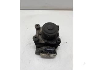 ABS Pumpe van een Mazda 6 (GG12/82) 2.0 CiDT HP 16V 2002
