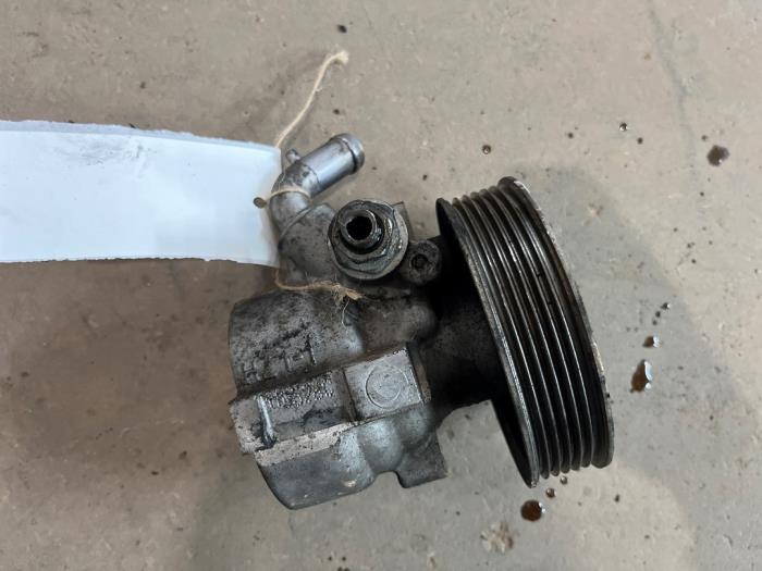 Usagé Pompe direction assistée Opel Combo 1.3 CDTI 16V ecoFlex Prix € 35,00 Règlement à la marge proposé par F. van den Mosselaar autodemontage