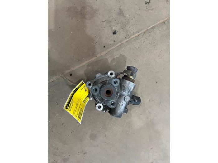 Begagnade Servostyrningspump Audi A4 Avant (B7) 2.0 TDI 16V Pris € 35,00 Marginaltabell erbjuds av F. van den Mosselaar autodemontage